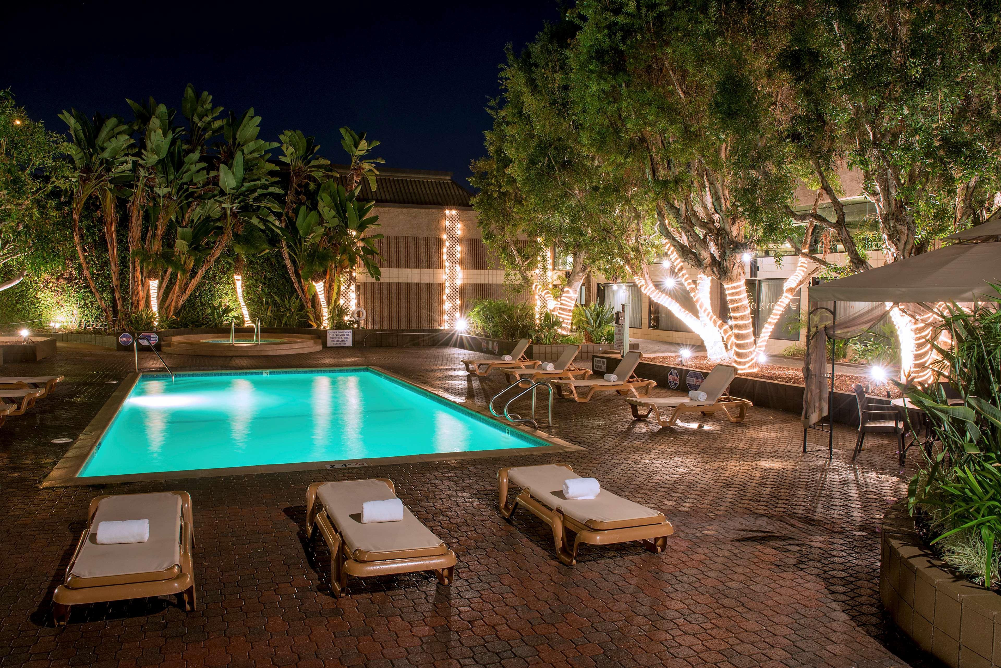 Hotel Doubletree By Hilton Whittier Esterno foto