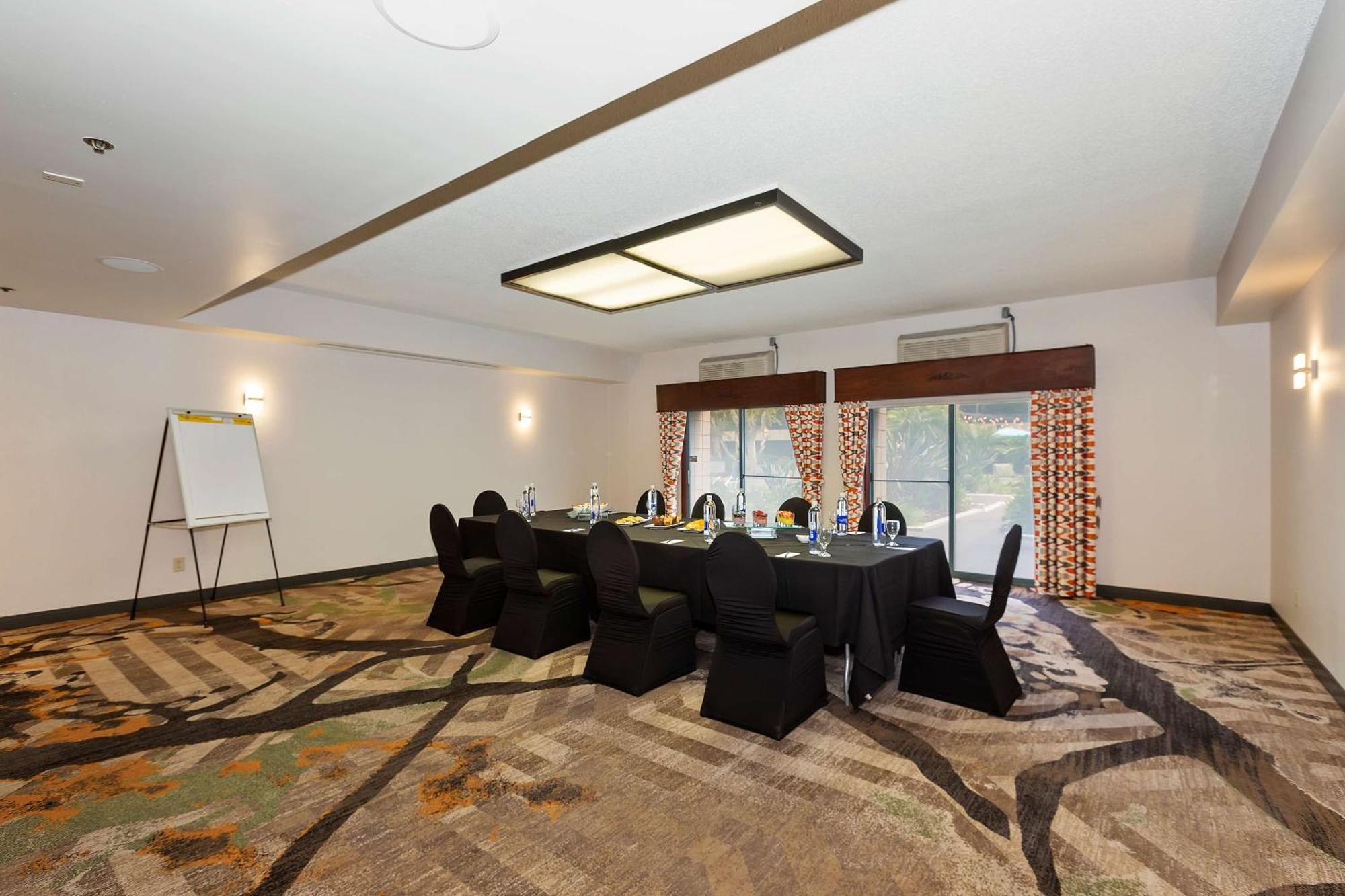Hotel Doubletree By Hilton Whittier Esterno foto