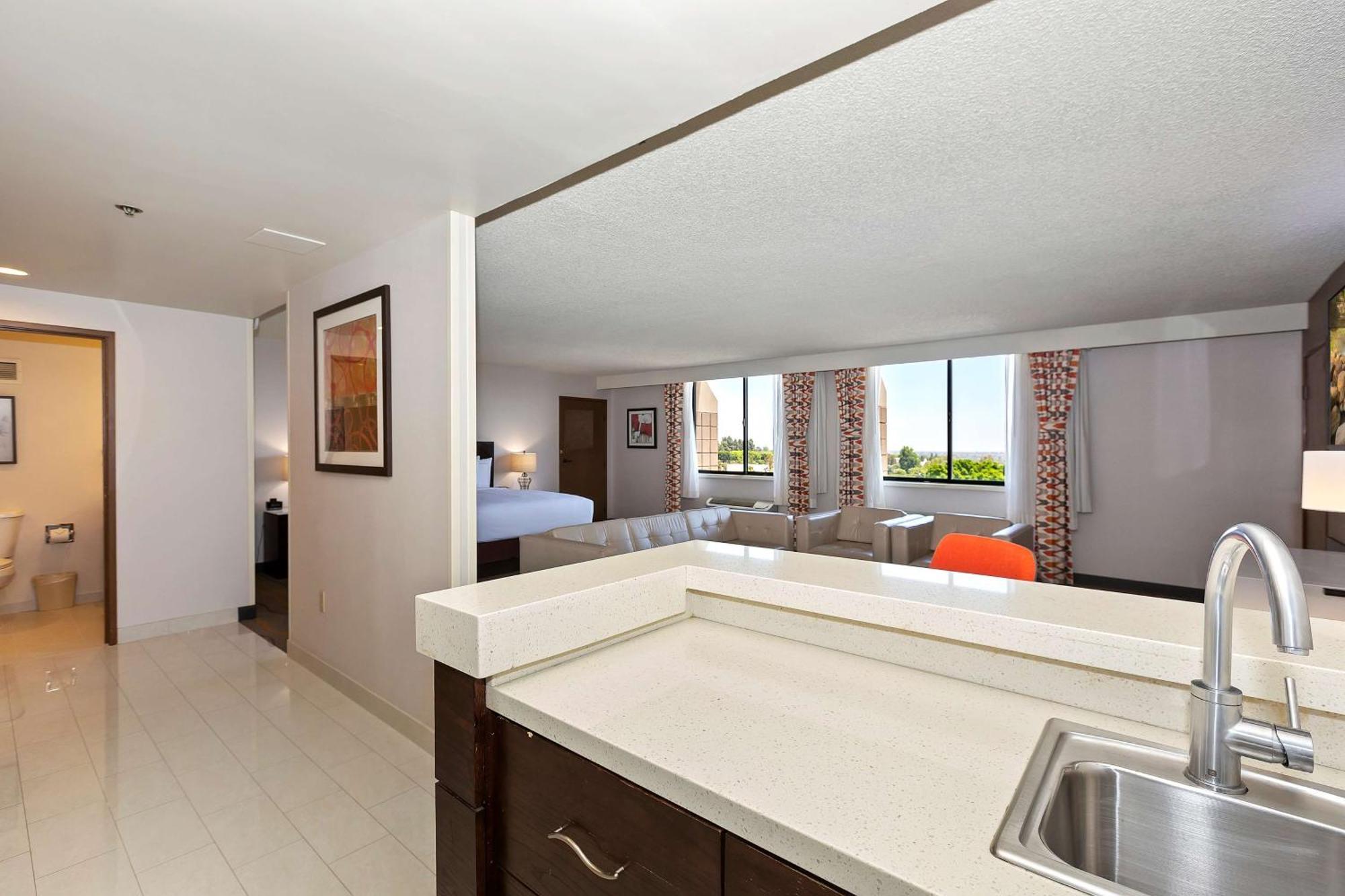Hotel Doubletree By Hilton Whittier Esterno foto