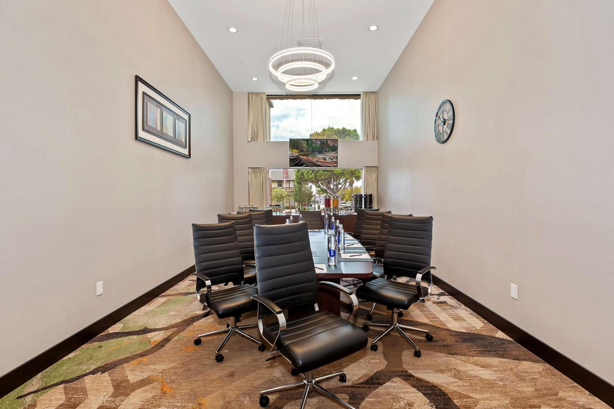 Hotel Doubletree By Hilton Whittier Esterno foto