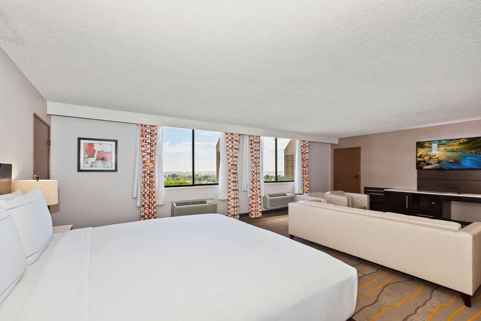Hotel Doubletree By Hilton Whittier Esterno foto