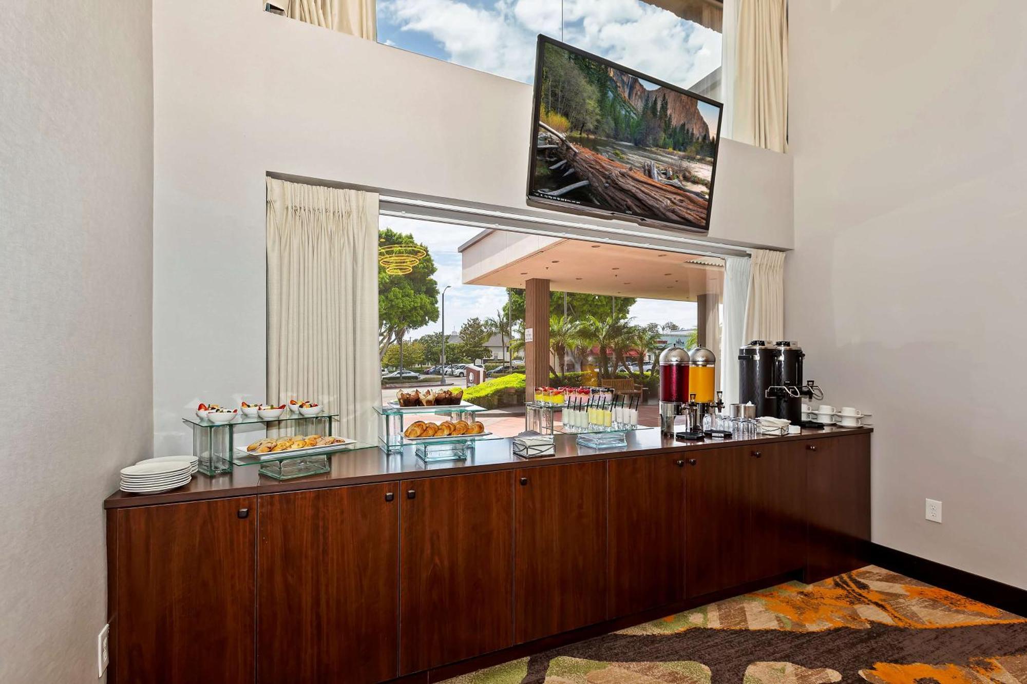 Hotel Doubletree By Hilton Whittier Esterno foto
