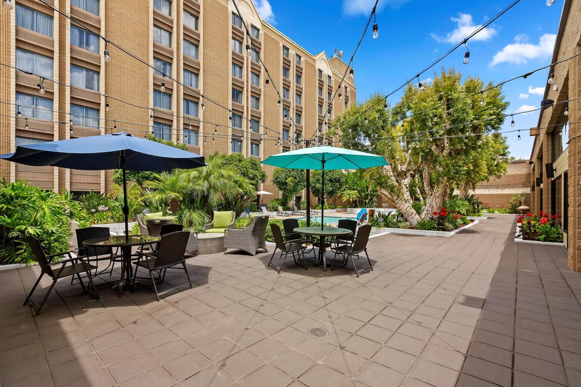 Hotel Doubletree By Hilton Whittier Esterno foto