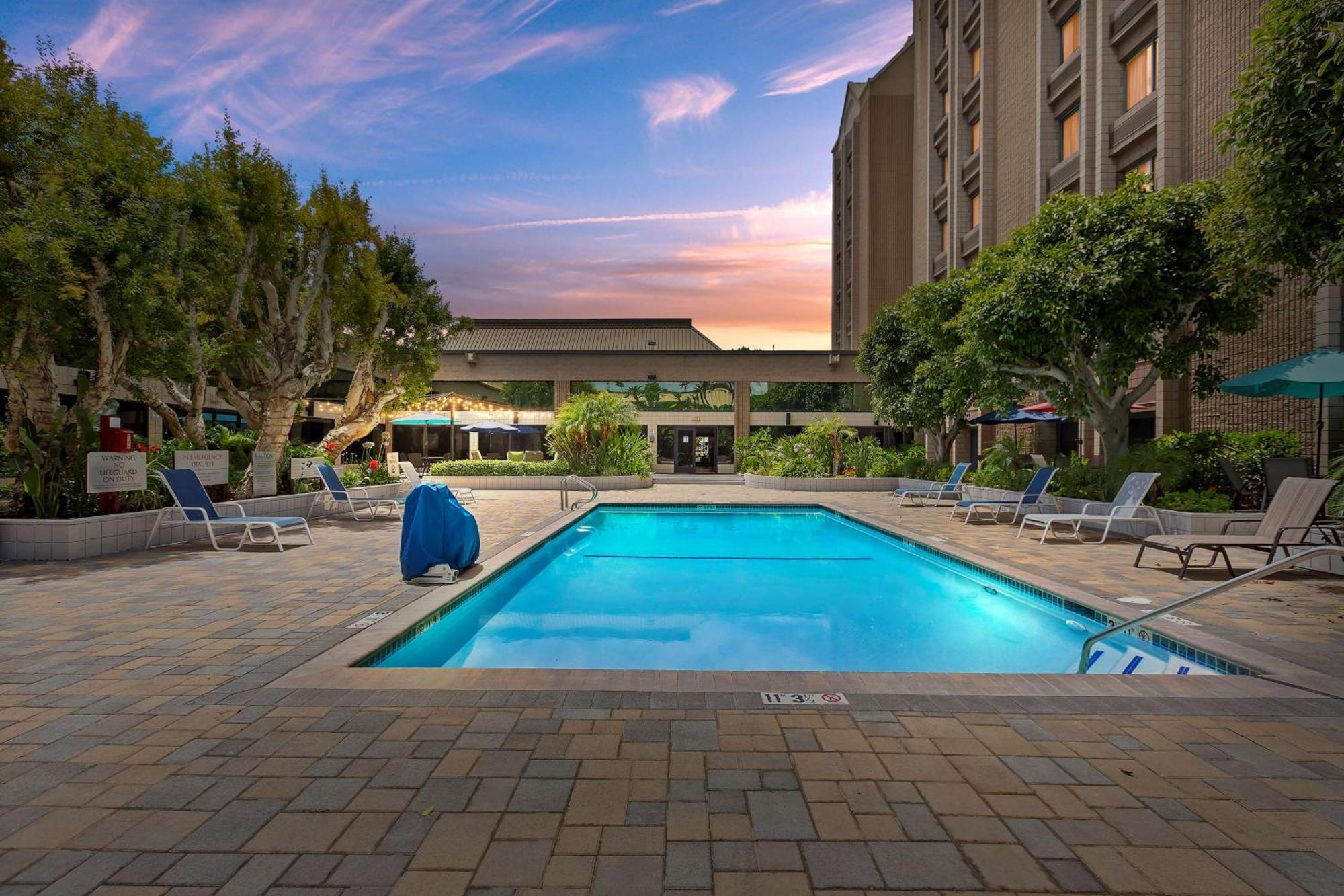 Hotel Doubletree By Hilton Whittier Esterno foto