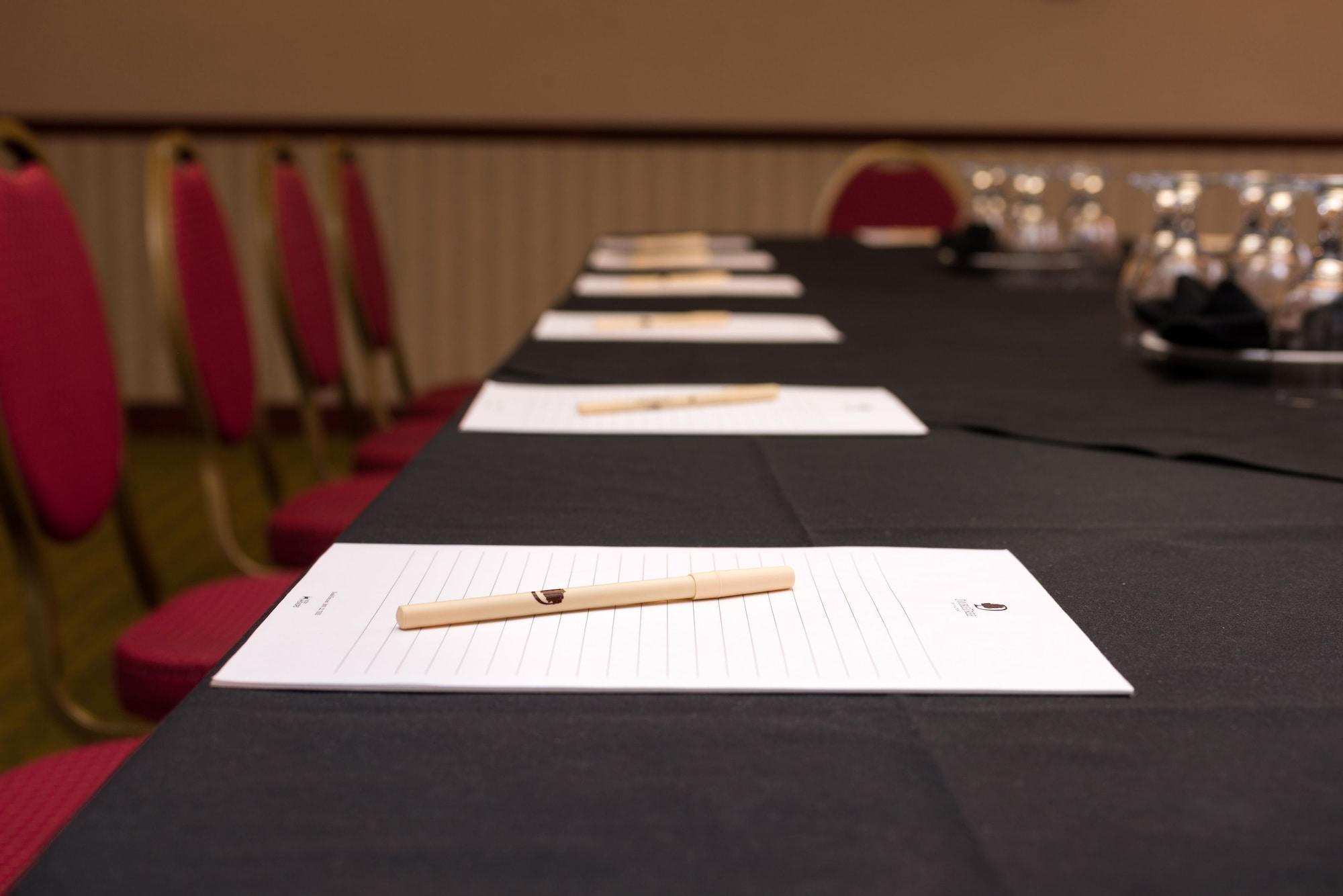 Hotel Doubletree By Hilton Whittier Esterno foto